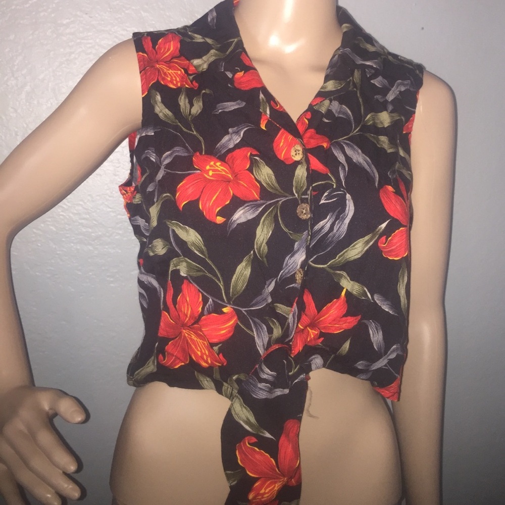 Jaclyn Smith Floral Crop Top